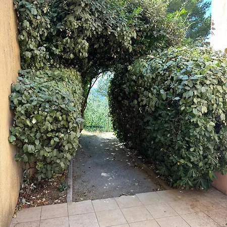 Mazet Proche De St Tropez Lägenhet Cogolin